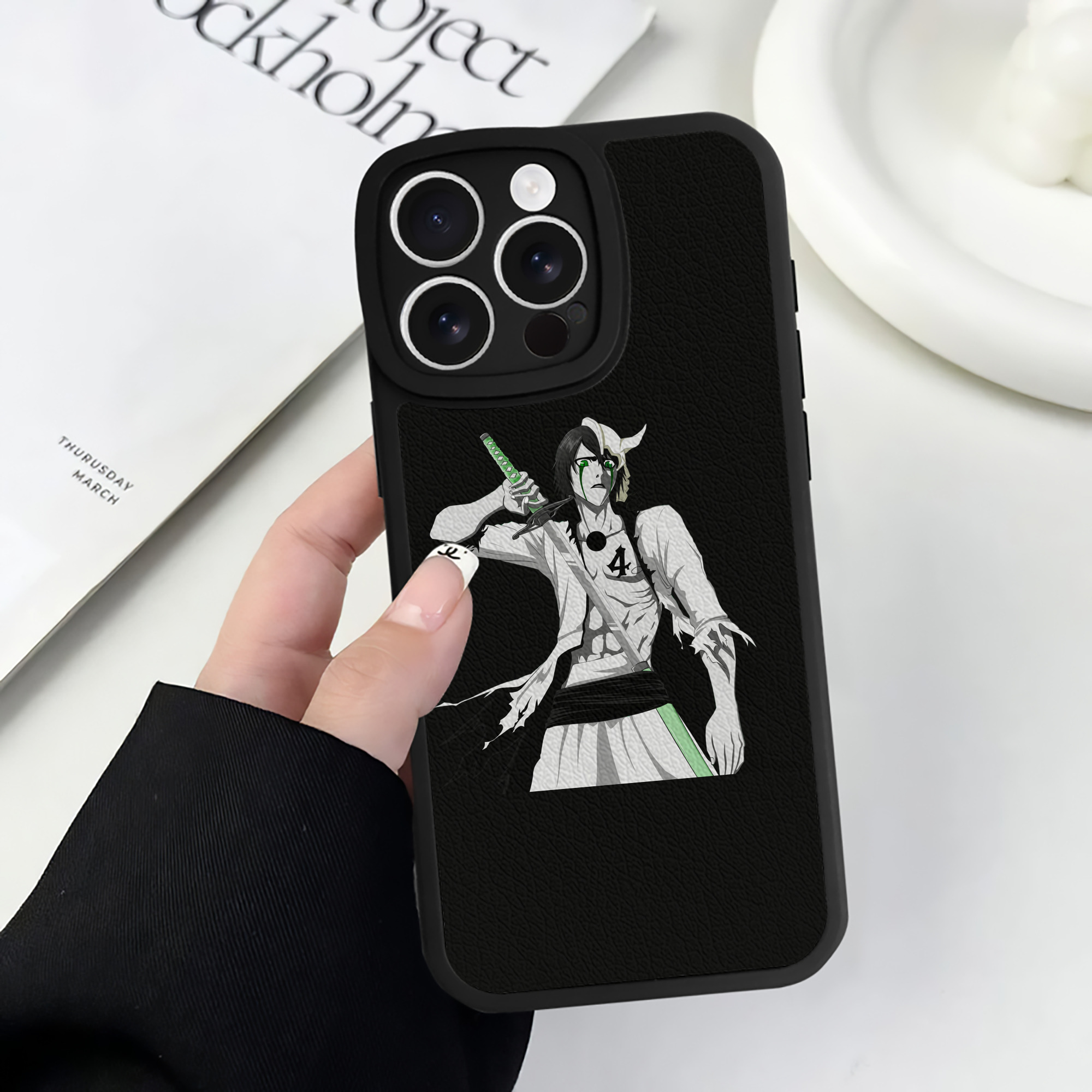 （画像用） ブリーチ ウルキオラ·シファー BLEACH Ulquiorra cifer 【iPhone 16シリーズ対応】シリコンスマホケース（レザー調） 材質：シリコン